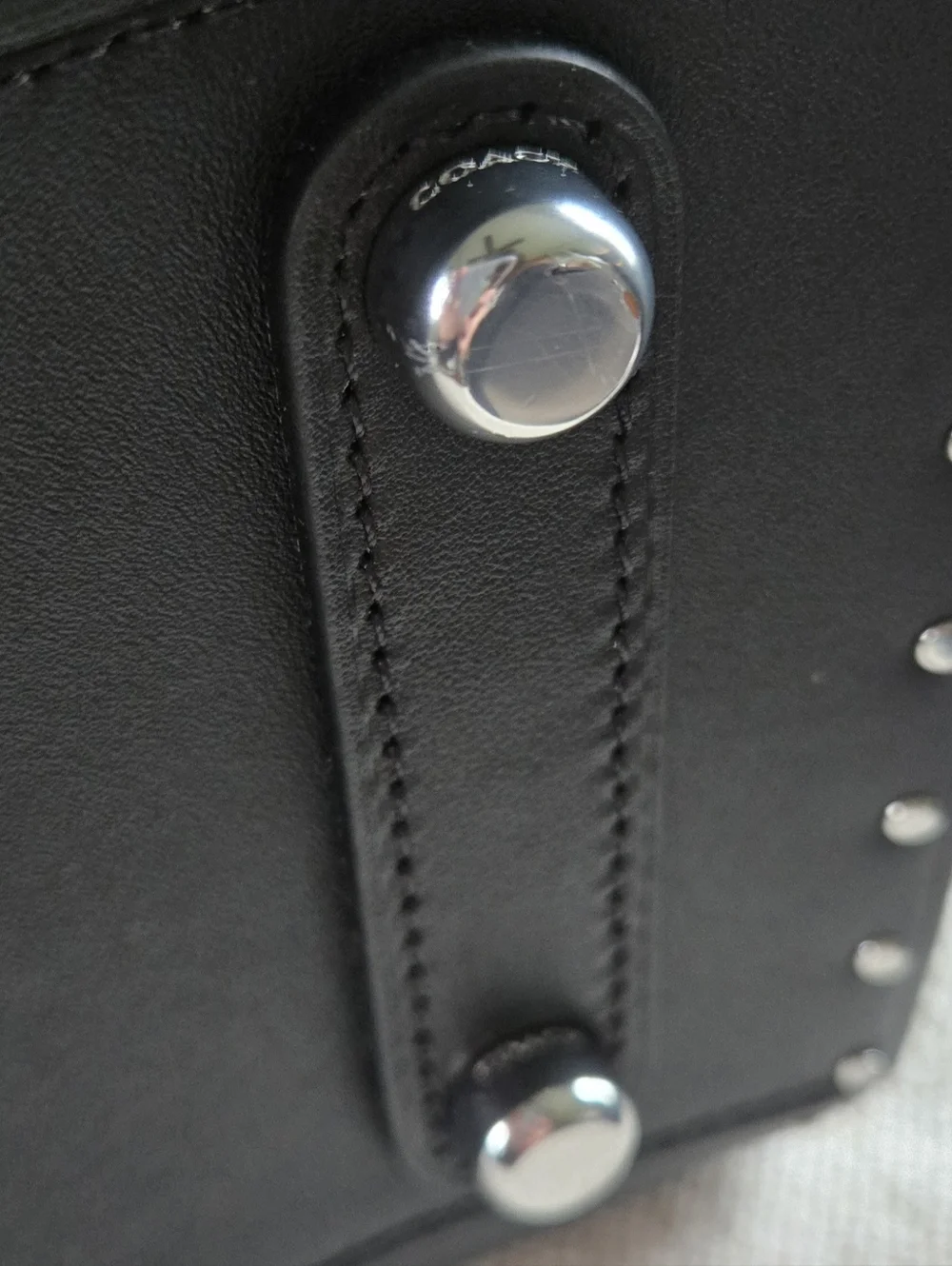 Coach Rivet Rogue 30 - Picture 12 of 13